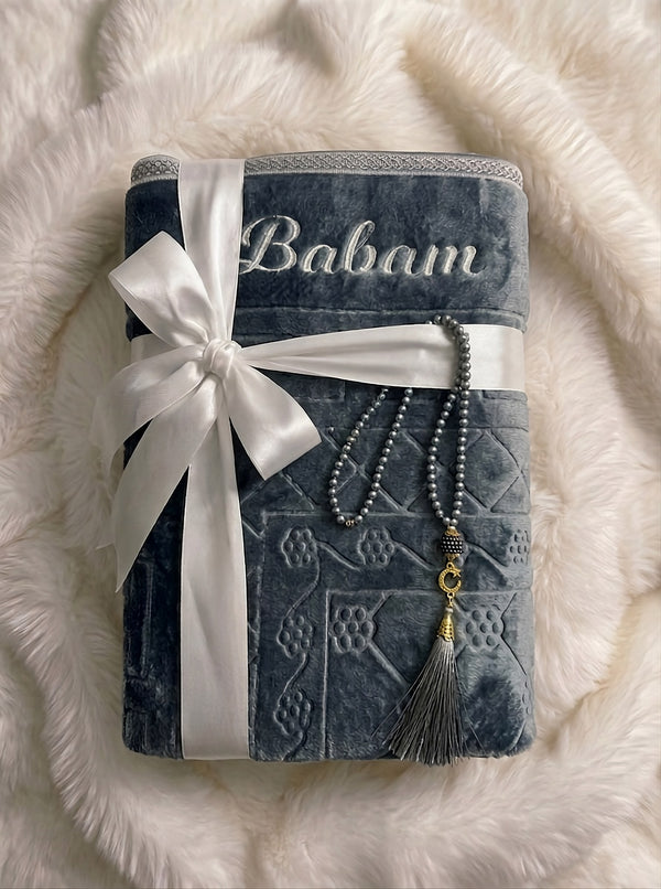 Personalisierter Gebetsteppich – Hellgrau · Geschenk für Mama & Baba und deine Liebsten