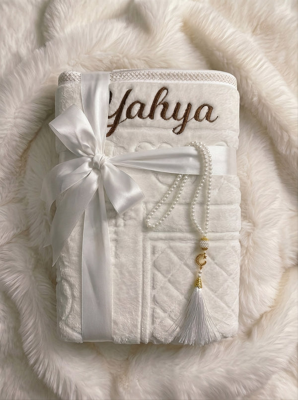 Personalisierter Gebetsteppich – Weiß · Geschenk für Mama & Baba und deine Liebsten